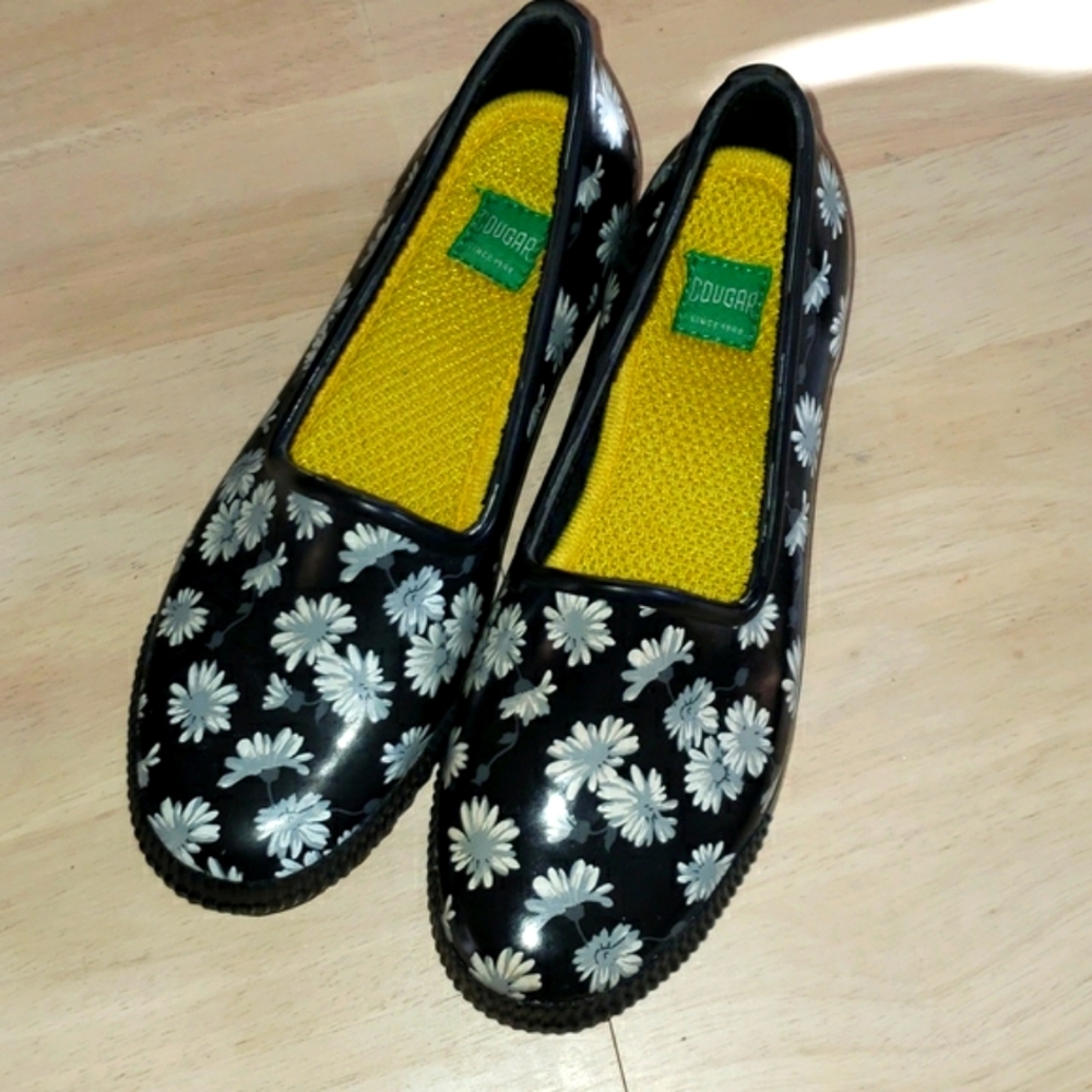 Cougar Rain shoes new without box